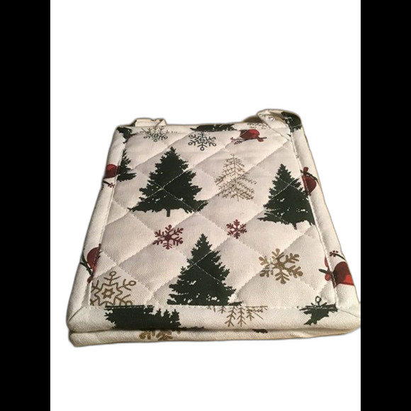 2 Christmas Themed Pot Holders With Trees, Cardinals and Snowflakes - Picture 2 of 2